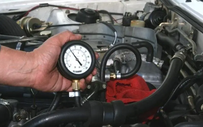 Checking fuel pressure